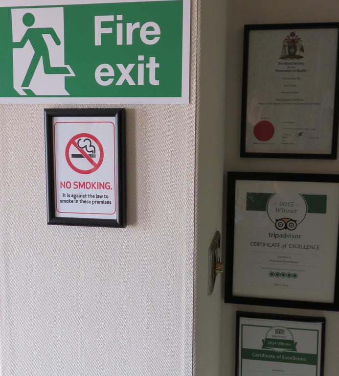 Pineview Guesthouse プール エクステリア 写真